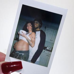 Photo of Jesy Nelson and Zion Foster, with Nelson visibly pregnant.