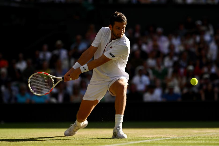 Cameron Norrie playing tennis at Wimbledon.