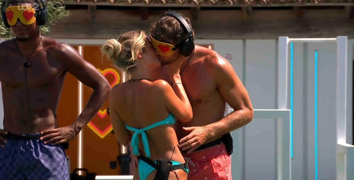 Couple kissing during a kissing competition.
