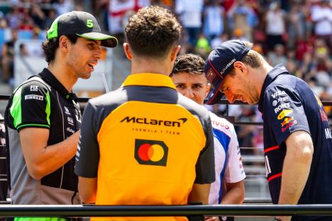 BARCELONA, SPAIN - JUNE 1: Lando Norris of Great Britain and McLaren speaks with Gabriel Bortoleto of Brazil and Stake F1 Team Kick Sauber, Isack Hadjar of France and Visa Cash App RB and Max Verstappen of Netherlands and Oracle Red Bull Racing on the driver's parade during the F1 Grand Prix of Spain at Circuit de Barcelona-Catalunya on June 1, 2025 in Barcelona, Spain. (Photo by Jayce Illman/Getty Images)