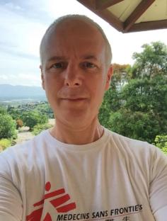 Man wearing a MÃ©decins Sans FrontiÃ¨res t-shirt.
