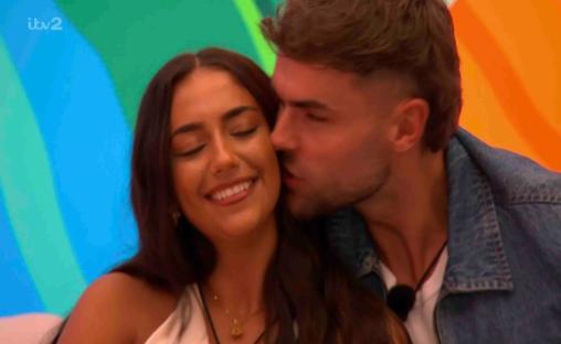 EROTEME.CO.UK FOR UK SALES: Contact Caroline 00 44208 374 8542 If bylined must credit ITV2 Love Island Picture Shows: Shakira and Harry get close. NON-EXCLUSIVE Date: Wednesday 11th June 2025 Job: 250611UT10 London, UK EROTEME.CO.UK Disclaimer note of Eroteme Ltd: Eroteme Ltd does not claim copyright for this image. This image is merely a supply image and payment will be on supply/usage fee only.
