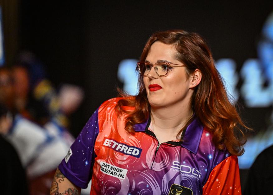 Noa-Lynn van Leuven at the Women's World Matchplay Darts Finals.