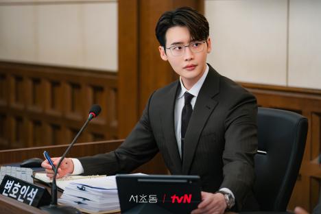 Lee Jong Suk, Mun Ka Young, Kang You Seok, And More Display Distinct Personalities As Associate Attorneys In New Drama “Law And The City” 7