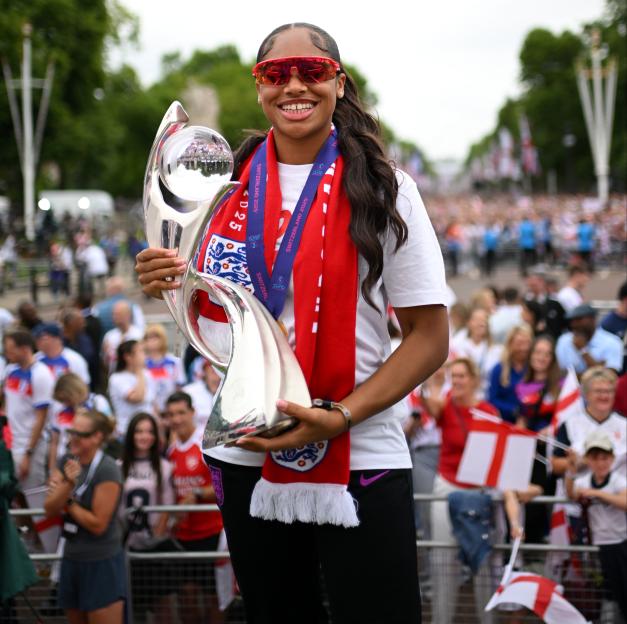 Khiara Keating of England with the UEFA Women's EURO trophy.