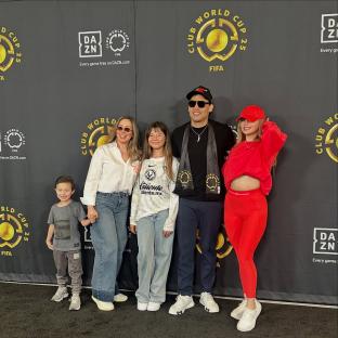 Julio Cesar Chavez Jr. with his family.