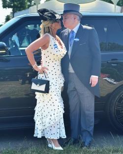 Eamonn Holmes and Katie Alexander share a kiss at Royal Ascot.