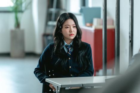 Lee Eun Saem And Kim Ye Rim (Yeri) Exchange Cold Stares In &#8220;BITCH X RICH 2&#8221; 5