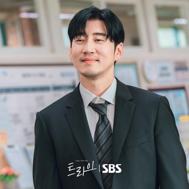 Yoon Kye Sang's Arrival As New Rugby Coach Sparks Tension With School Leaders In “The Winning Try” 5