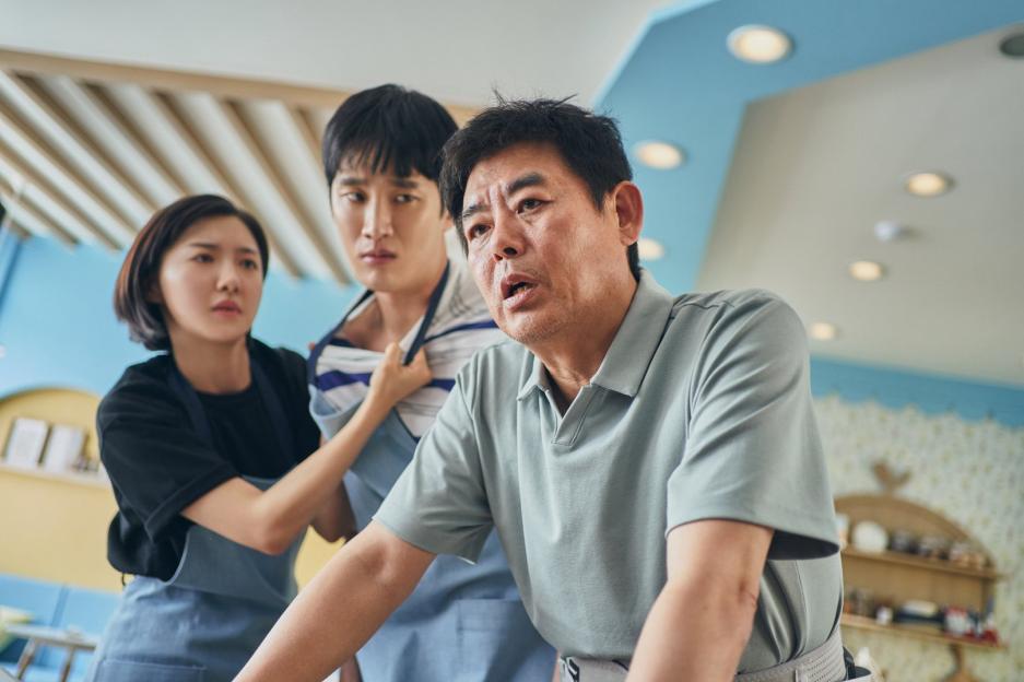 Ahn Bo Hyun And Sung Dong Il Struggle To Manage Devil Lim YoonA In New Film “Pretty Crazy” 4