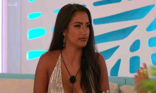 Shakira from Love Island speaking to Emily.