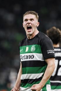 Viktor Gyokeres of Sporting celebrating after scoring a goal.