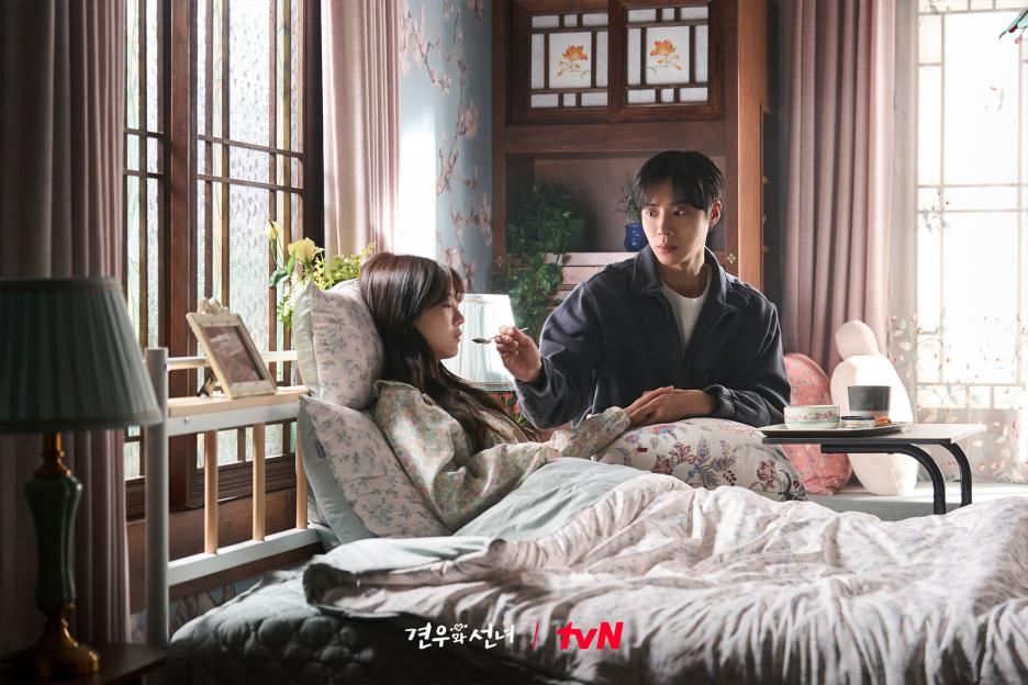 Cho Yi Hyun And Choo Young Woo Tackle Trouble Side By Side In “Head Over Heels” 3