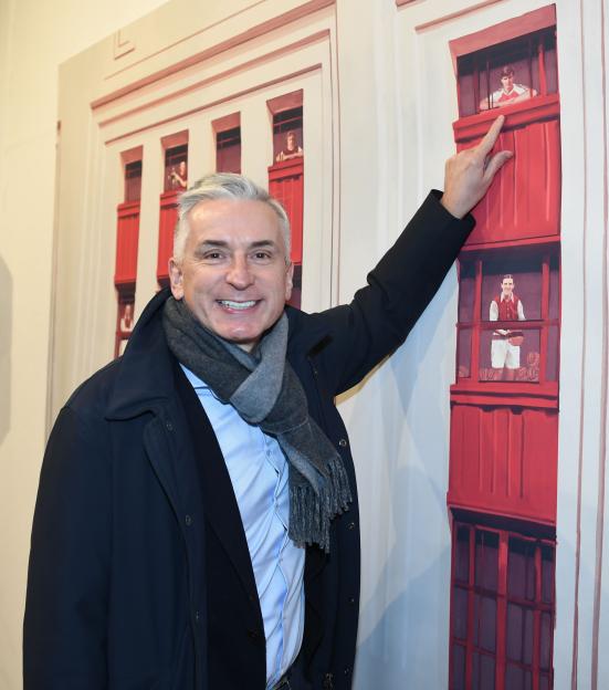 Alan Smith at the unveiling of Emirates stadium artwork.