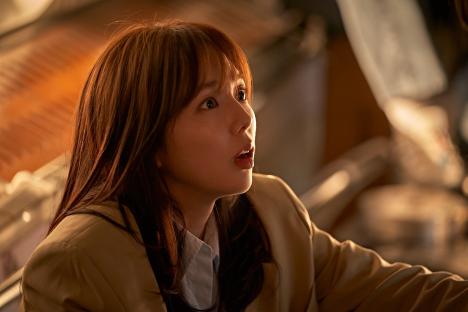 Chae Soo Bin, Nana, BLACKPINK's Jisoo, And More Plunge Into A World Of Chaos In New Film “Omniscient Reader” 12