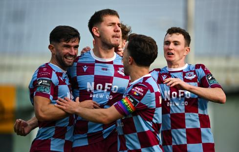 Drogheda United players celebrating a goal.