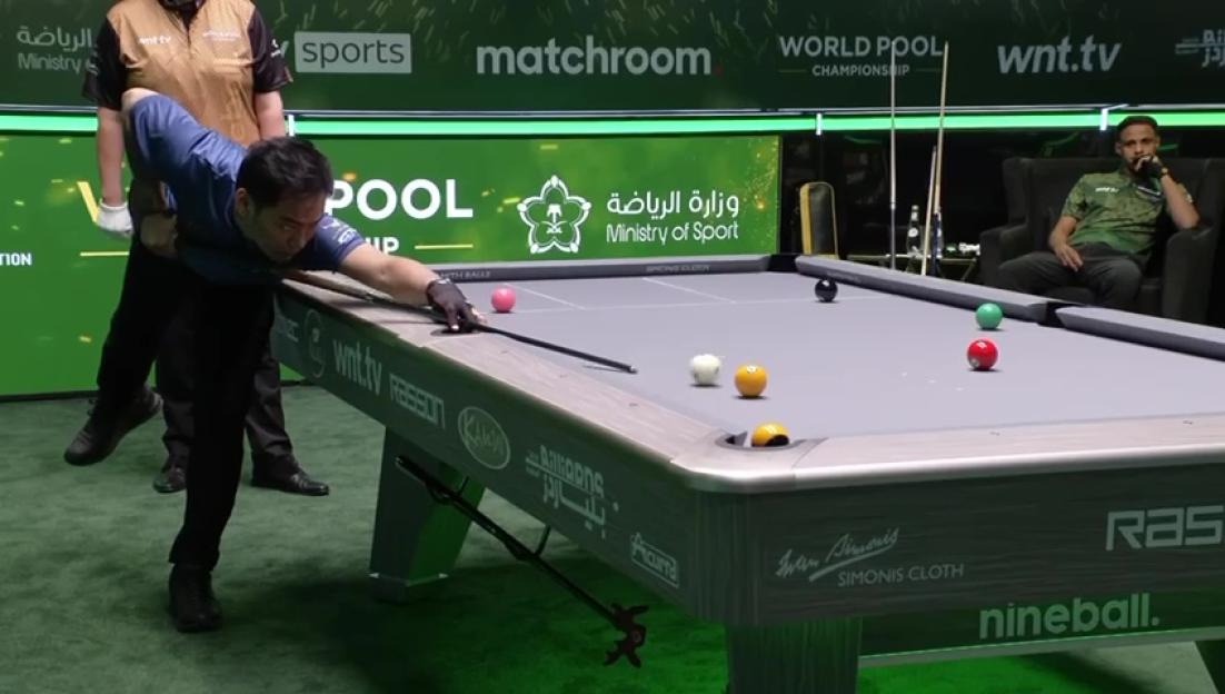 Johann Chua playing pool at the World Pool Championship.