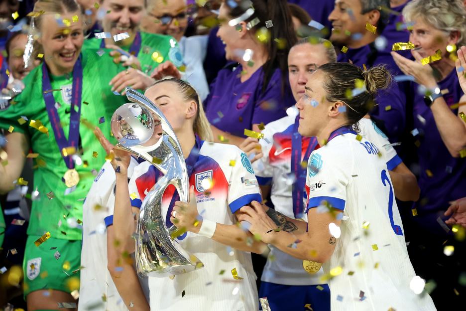 England's Chloe Kelly kissing the UEFA Women's EURO trophy after their victory.