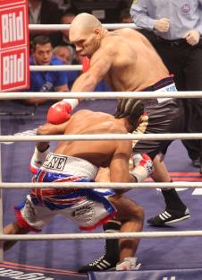 Nikolai Valuev throws a punch at David Haye during a boxing match.
