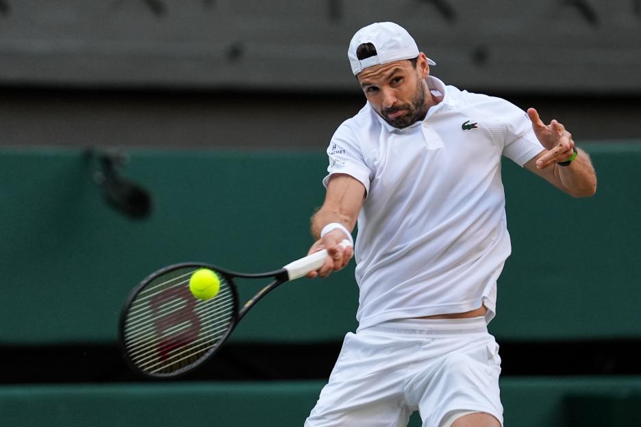 Grigor Dimitrov playing a forehand at Wimbledon.