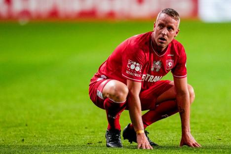 ENSCHEDE, NETHERLANDS - SEPTEMBER 8: Ronnie Stam of FC Twente 2010 & 2011 sitting on the pitch during the Farewell match of Wout Brama between FC Twente 2010 & 2011 and Wouts All Stars at De Grolsch Veste on September 8, 2023 in Enschede, Netherlands. (Photo by Patrick Goosen/BSR Agency/Getty Images)