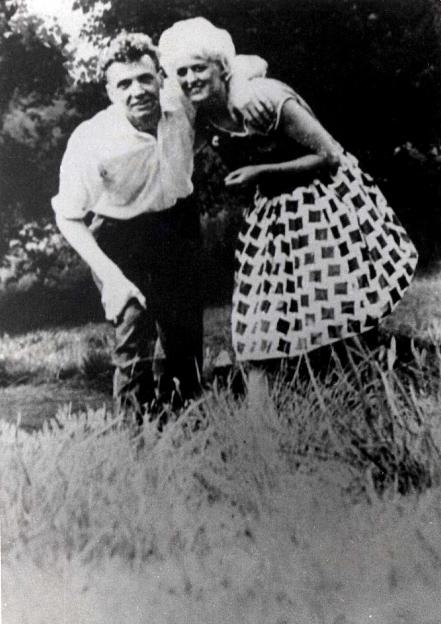Black and white photo of Myra Hindley and Ian Brady on Saddleworth Moor.