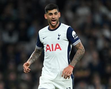 Cristian Romero of Tottenham Hotspur running with the ball during a soccer match.