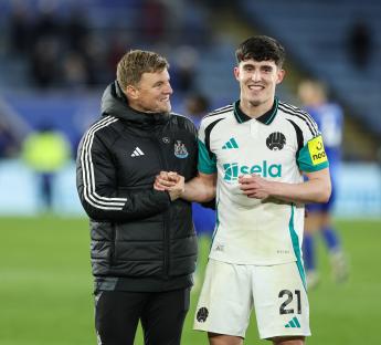 Eddie Howe, manager of Newcastle United, shaking hands with a Leicester City player.