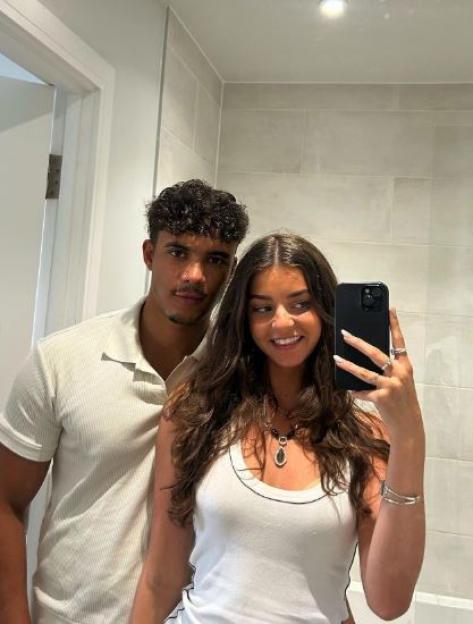 Freddie Fraser and Nisha Davenport taking a selfie.