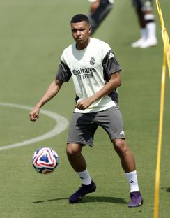 Kylian Mbappé in Real Madrid training.