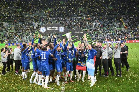 WROCLAW, POLAND - MAY 28: Cole Palmer of Chelsea lifts up the UEFA Conference League 2025 Winners Trophy with his teammates after winning the UEFA Conference League Final 2025 between Real Betis Balompie and Chelsea FC at on May 28, 2025 in Wroclaw, Poland. (Photo by Stuart Franklin/Getty Images)