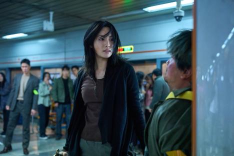 Chae Soo Bin, Nana, BLACKPINK's Jisoo, And More Plunge Into A World Of Chaos In New Film “Omniscient Reader” 8