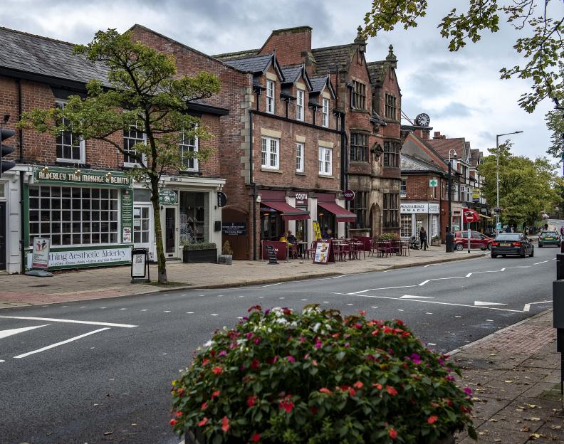 a street with a sign that says ' kings ' on it