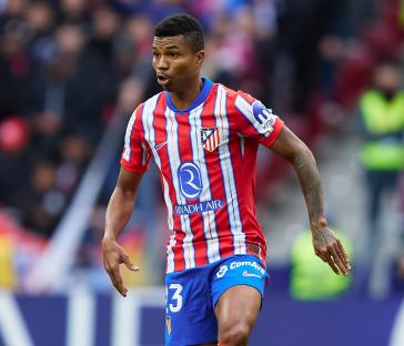 Reinildo Mandava of Atlético Madrid controlling the ball during a La Liga match.