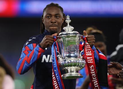 Alamy Live News. 3BCRKK9 London, UK. 20th May, 2025. Eberechi Eze of Crystal Palace with the FA Cup after the Crystal Palace vs Wolverhampton Wanderers Premier League match at Selhurst Park, London. Picture credit should read: Paul Terry/Sportimage Credit: Sportimage Ltd/Alamy Live News This is an Alamy Live News image and may not be part of your current Alamy deal . If you are unsure, please contact our sales team to check.