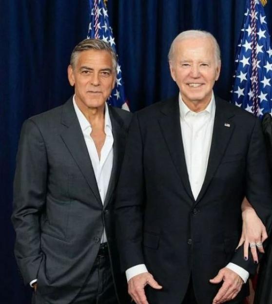 George Clooney, Joe Biden, Julia Roberts, and Barack Obama posing together.