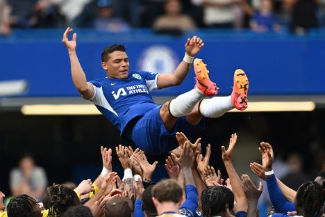 Chelsea players lifting Thiago Silva in celebration.