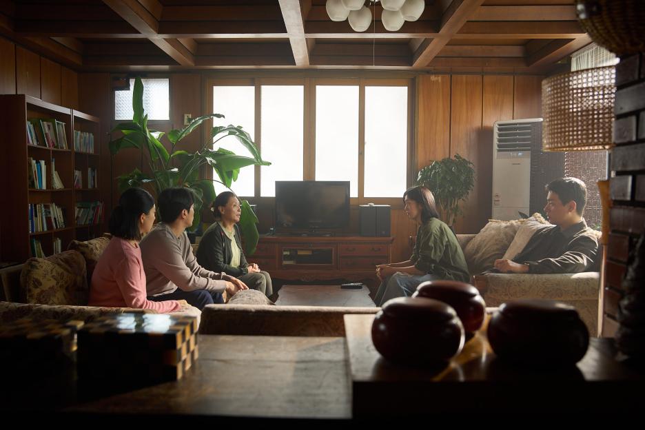 Park Jung Min, Han Ji Hyun, And More Delve Into Shin Hyun Been's Mysterious Death In New Film “The Ugly” 5