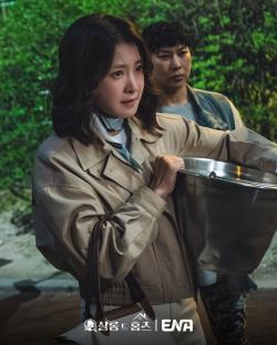 Lee Si Young And Her Squad Plot To Take Down Neighborhood Villains In &#8220;Salon De Holmes&#8221; 3