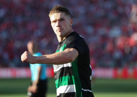 Viktor Gyokeres of Sporting Lisbon reacting during a football match.