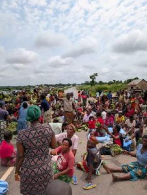 Benue: Yelewata IDPs shut down highway, chant &#8216;we want to go home&#8217; 3