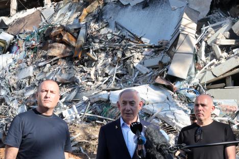 Benjamin Netanyahu giving a statement at the site of the Weizmann Institute of Science, which was damaged by Iranian missiles.