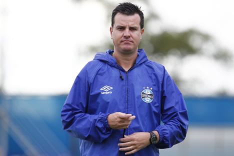 A man in a blue Gremio jacket.