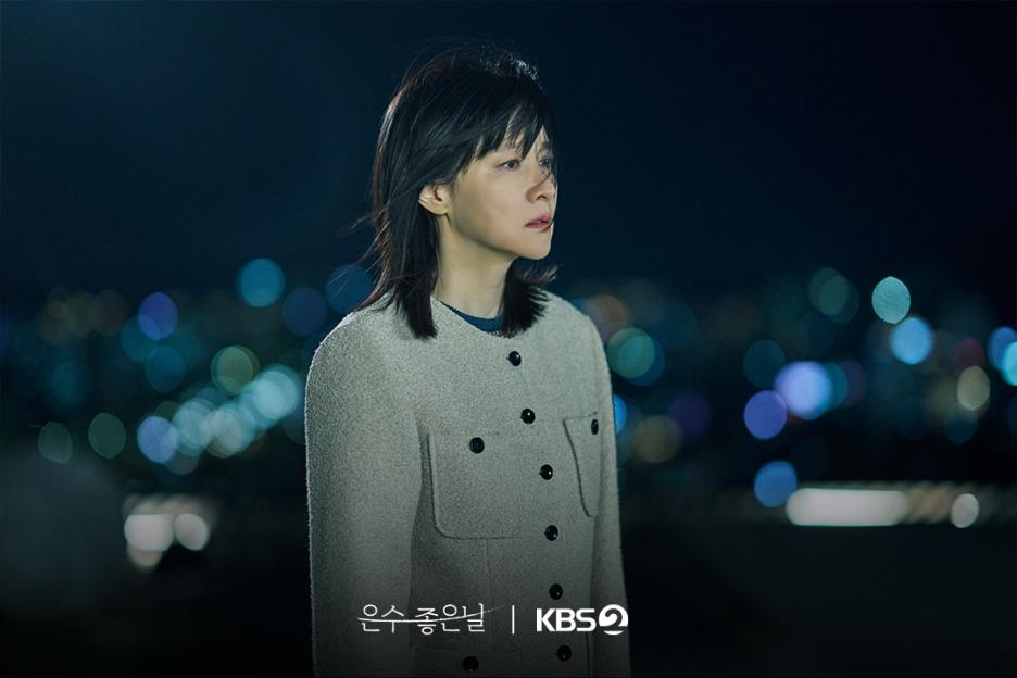 Lee Young Ae's Peaceful Life Begins To Crumble In New Drama “Walking On Thin Ice” 3