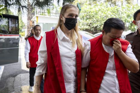 British drug smuggling suspects arrive at Denpasar District Court.