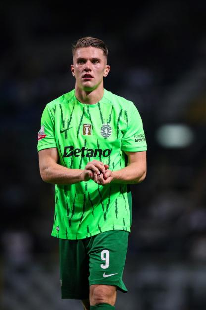 PORTO, PORTUGAL - APRIL 27: Viktor Gyokeres of Sporting Clube de Portugal gestures during the Liga Portugal Betclic match between Boavista FC and Sporting Clube de Portugal at Estadio do Bessa on April 27, 2025 in Porto, Portugal. (Photo by Diogo Cardoso/Getty Images)