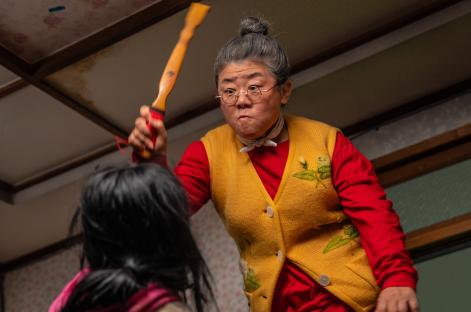 Lee Jung Eun Is Jo Jung Suk's Mother Who Tames Her Zombie Granddaughter In “My Daughter Is A Zombie” 4