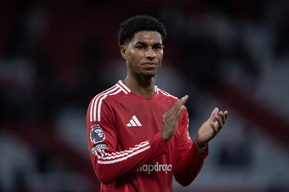 Marcus Rashford of Manchester United applauding.