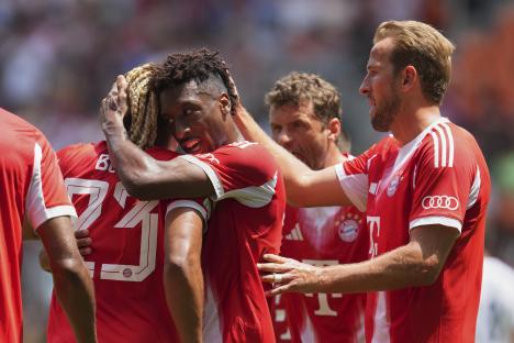 Bayern Munich players celebrating a goal.