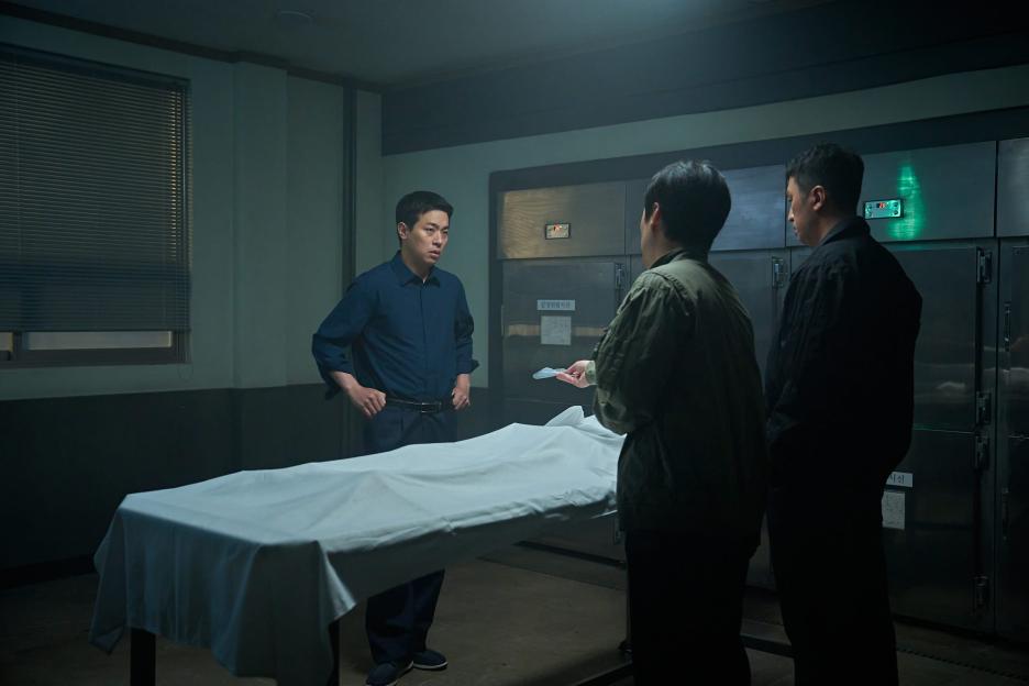 Park Jung Min, Han Ji Hyun, And More Delve Into Shin Hyun Been's Mysterious Death In New Film “The Ugly” 16